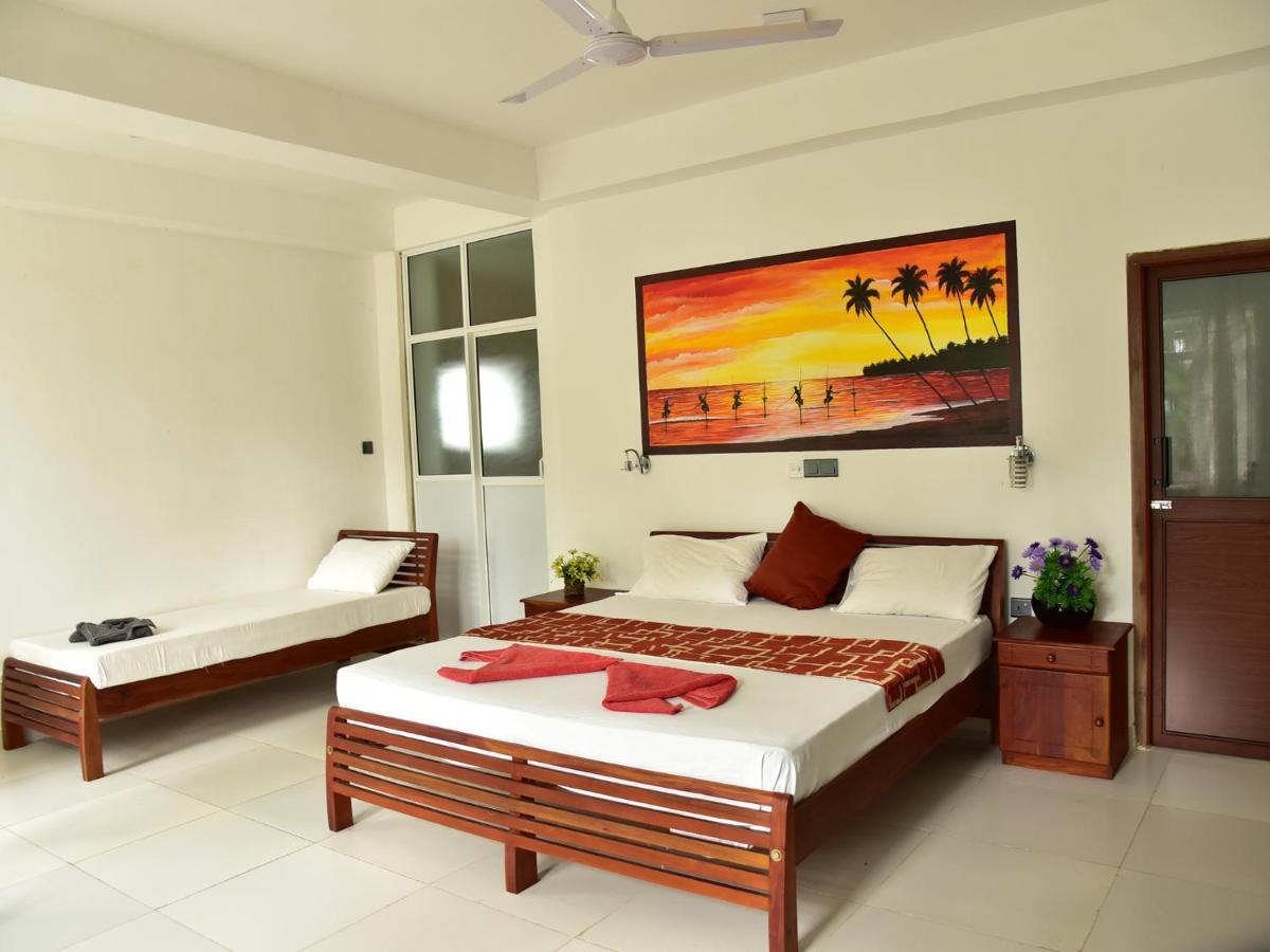 Hotel Happy Tuna Hikkaduwa Exterior foto